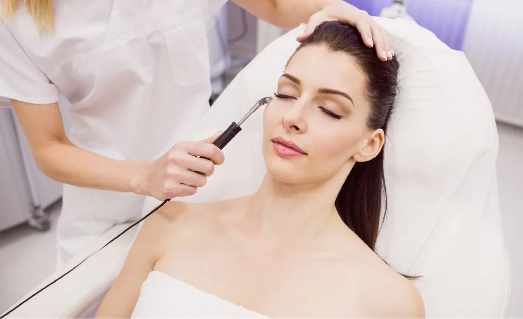Laser Toning vs Chemical Peels: Which is Right for You and Your Skin Type?
